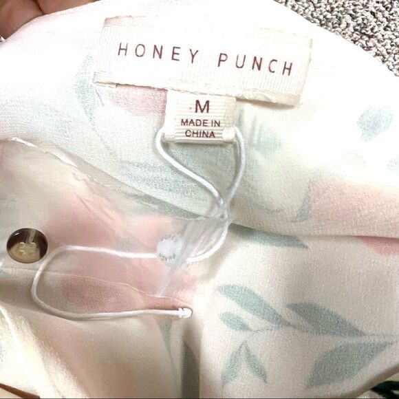 COPY - Honey Punch flower print cropped top. Size Med - Picture 9 of 9